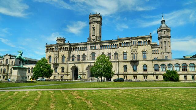 Das Niedersachsenroß vor der Universität