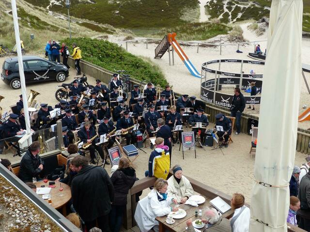Musikzug Laatzen                                           vor der Sansibar in Rantum auf Sylt