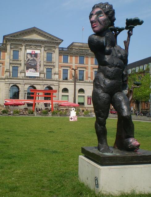Bremen, 8. Juni 2014: Blick auf den PLATZ DER DEUTSCHEN EINHEIT mit dem Bremer Schulgeist Osli