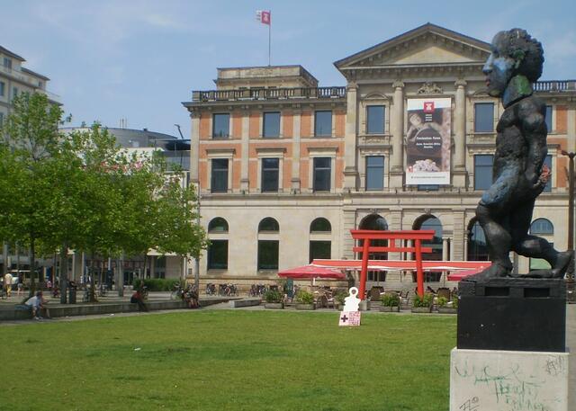 Bremen, 8. Juni 2014: Blick auf den PLATZ DER DEUTSCHEN EINHEIT mit dem Bremer Schulgeist Osli