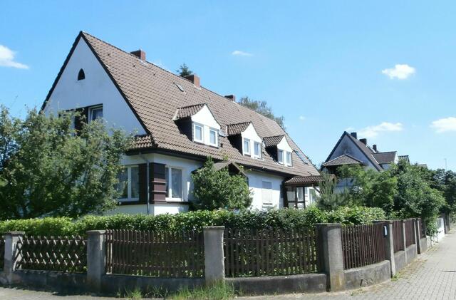 Langenforther Straße, im Vordergrund mündet die Frickastraße ein.