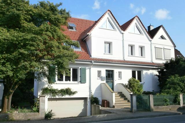 Frickastraße, Doppelhaushälfte mit sehr schönem Eingangsbereich.