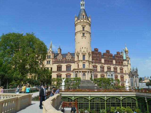 Mecklenburger Seenplatte. (Rückseite vom Schloss Schwerin)