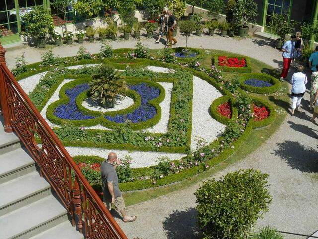 Mecklenburger Seenplatte. (Garten hinter dem Schloss.)