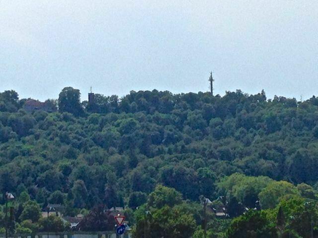 Der Hausberg und Hauswald der Hamelner - der Klüt. Hier mit (li.) Klüt- und (re.) Funkturm.