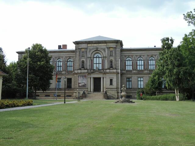 Herzog August Bibliothek mit Sonnenuhr in Wolfenbüttel (Foto: Katja Woidtke)