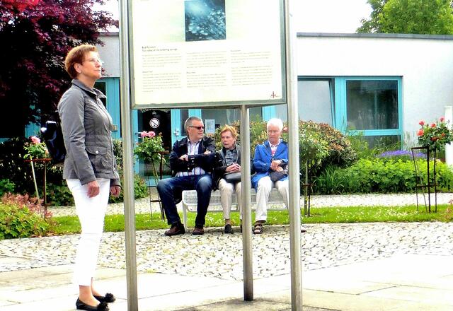 Wir warten auf das Taxi welches uns zum Bahnhof bringen soll.