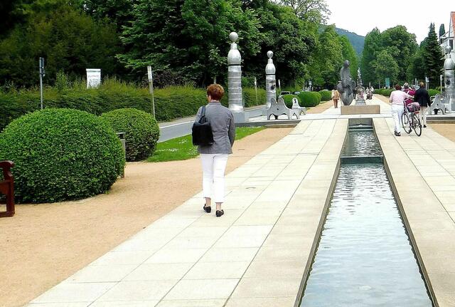 Vor uns der Platz "Vier Jahreszeiten"