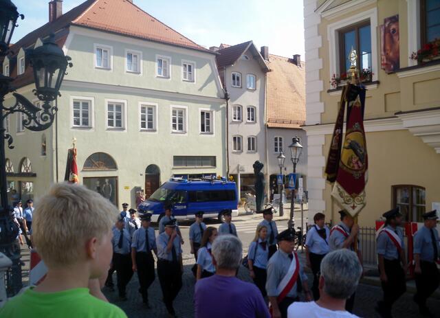 Sie kamen bei dieser Hitze natürlich nur in den Uniformhemden ;-)