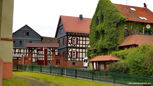 Die Nachbarschaft der Kirche.