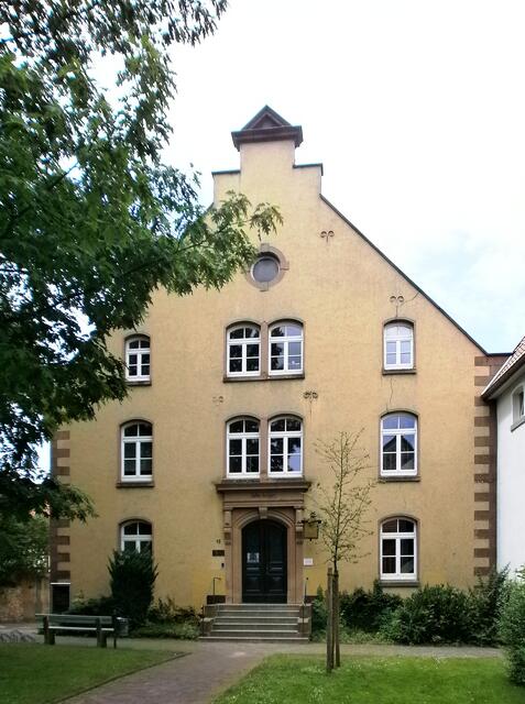 Wir machen einen kleinen Spaziergang durch Bad Gandersheim,  einer Stadt mit fast 10.000 Einwohnern. Sie liegt ca. 10 km westlich des Harzes.