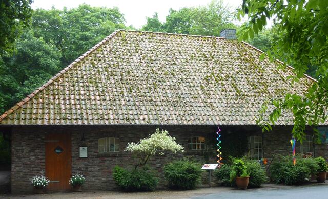 Neben dem alten Kurhaus; das Kurhaus selber konnte ich leider nicht fotografieren, es waren zu viele Leute davor.