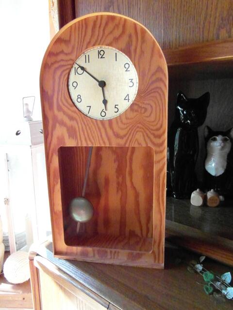 Standuhr die am auch hängen kann