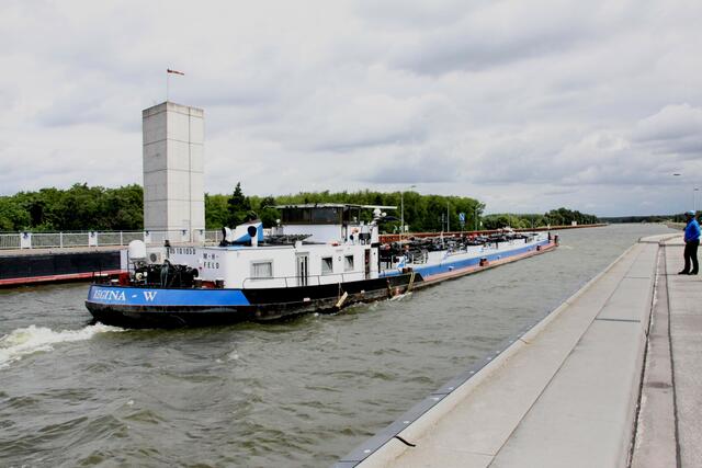Der Mittellandkanal überquert mittels der Trogbrücke die Elbe.