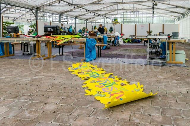 4. Fest der Naturgeister im 2014 im Botanischen Garten Augsburg - Blick in die Elfenwerkstatt. Bald geht's los!