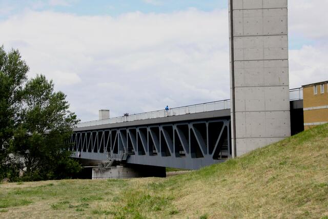 Der Mittellandkanal überquert mittels der Trogbrücke die Elbe.