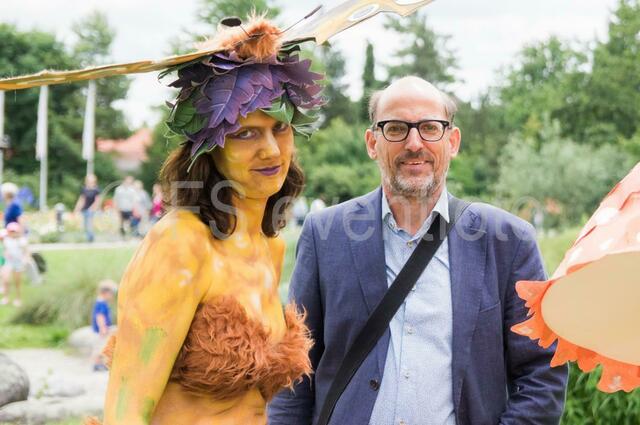 4. Fest der Naturgeister im 2014 im Botanischen Garten Augsburg - Kulturreferent Reiner Erben (rechts) bei der Festeröffnung
