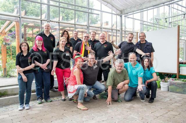 4. Fest der Naturgeister im 2014 im Botanischen Garten Augsburg - Das Künstlerteam der Airbrusher