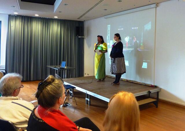Flora Collin und Azadeh Weinrich-Kroll eröffneten den großartigen Abend.