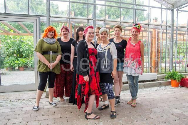 4. Fest der Naturgeister im 2014 im Botanischen Garten Augsburg - Das Team der Hairstylistinnen und Visagistinnen