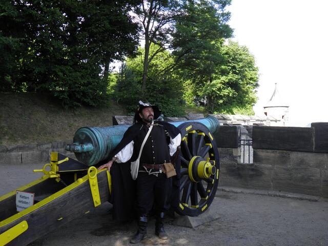 Man schaut sich um....