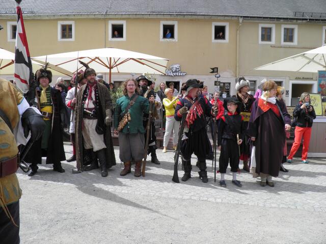 Antreten und Waffenschau