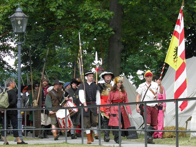 vorsichtshalber wird aufmarschiert, Schweden wurden gesichtet
