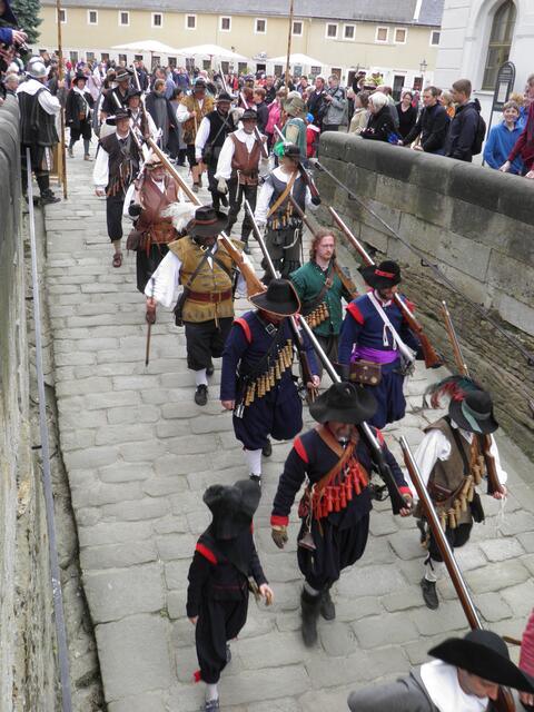 ....man ist noch unbesorgt, aufgrund der sicheren Lage der Festung