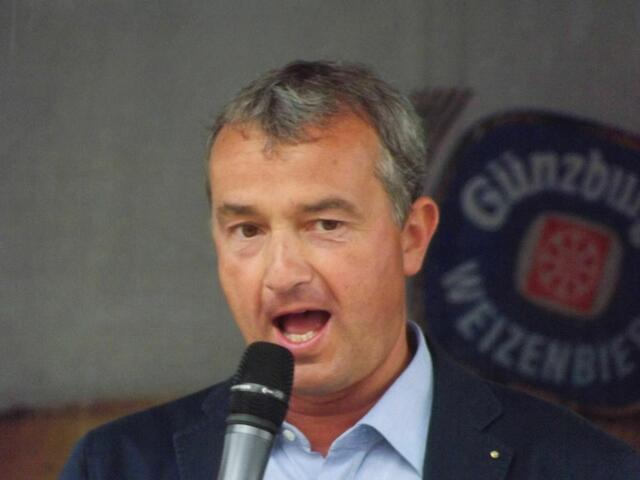 Oberbürgermeister Gerhard Jauernig bei der Eröffnung des Guntiafestes