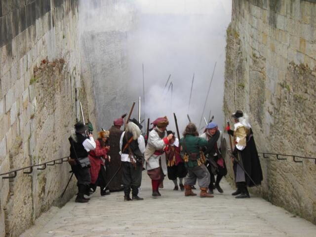 die Verteidiger müssen zurückweichen