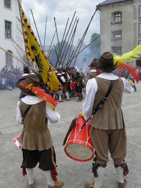 wieder die Pikeniere in das Gemetzel eingreifen