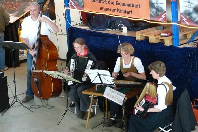 für die musikalische Umrahmung sorgte "Zwoiring Musi" aus Burgheim