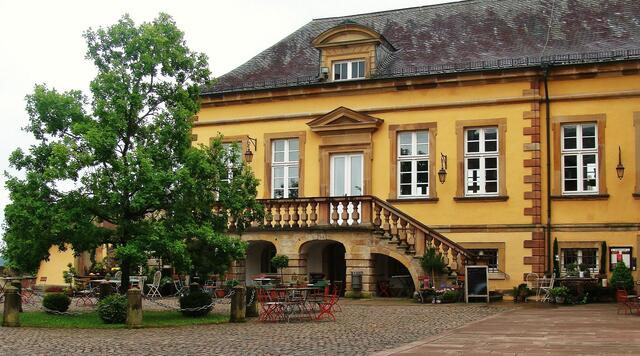 Im Schloßhof
