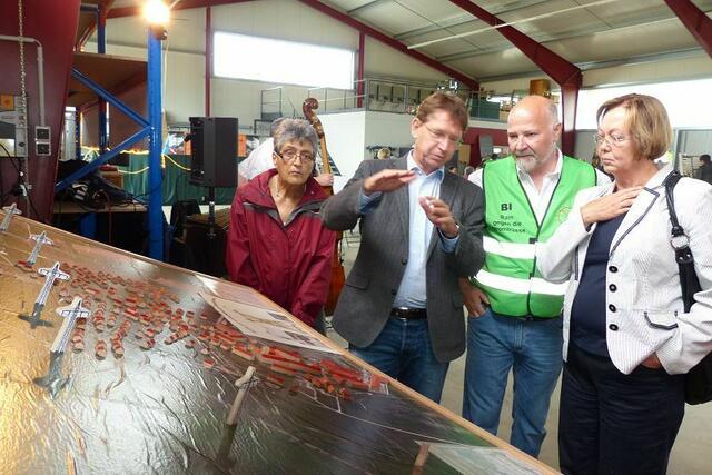 Hier kann man eindrucksvoll sehen, wo und wie hoch die Trasse über Niederschönenfeld geht .....