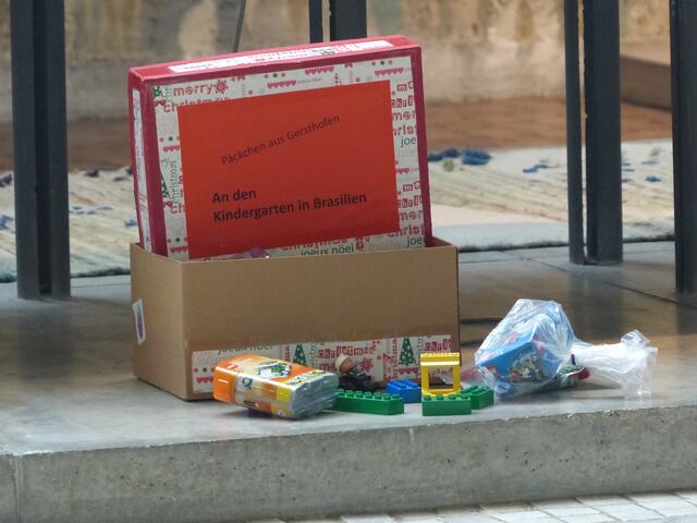 Viele Legosteine für den Kindergarten in Brasilien
