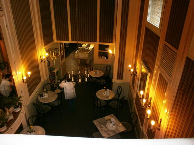 im Cafe Wien.