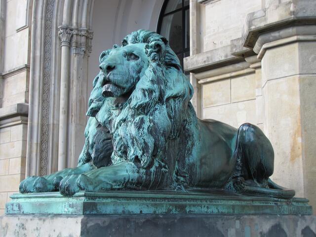 Die Welfen sind das älteste Adelsgeschlecht Europas. Über 1200 Jahre reicht ihr Stammbaum zurück. Zur Verdeutlichung: Das sind etwa 50 Generationen. Welcher Ahnenforscher kann da schon mithalten.