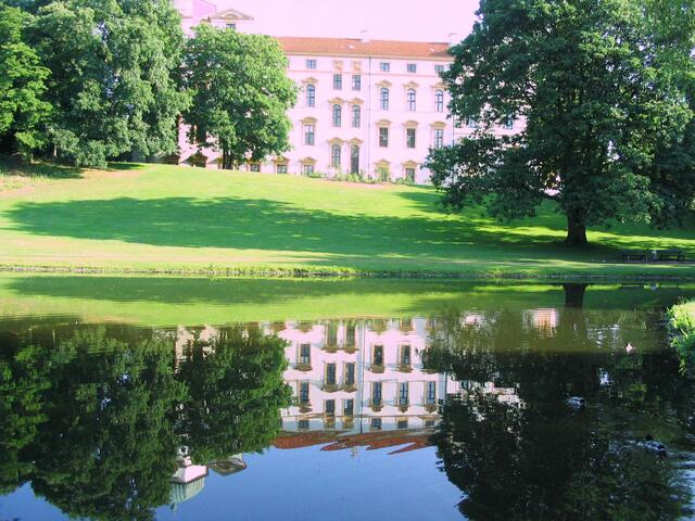 Unter Herzog Georg Wilhelm, einem Sohn von Georg (Calenberg) und Bruder des hannoverschen Kurfürsten Ernst August, erlebte die Stadt zwischen 1665 und 1705 ihre Blütezeit.