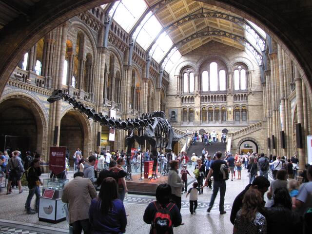 Er hatte Interesse für die Wissenschaft und legte sich auch eine große Bibliothek zu. Da ihn auch die Astronomie interessierte, förderte er den bedeutenden Astronomen Friedrich Wilhelm Herschel, den Erbauer großer Teleskope und den Entdecker des Planeten Uranus, was damals einer Sensation gleichkam, dachte man doch, dass alle Planeten entdeckt seien. Herschel war einst wegen der französischen Besetzung Hannovers von dort geflohen.