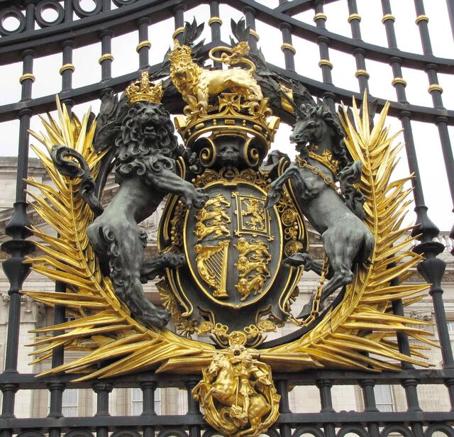 Da Georg IV. keinen männlichen Erben hinterlassen hatte, bestieg nach dessen Tod sein Bruder Wilhelm IV. (1765 - 1837) den Thron. Eigentlich gefiel ihm das Leben bei der Marine, bei der er Großadmiral war. Doch nun musste er regieren. Er war der letzte König der Personalunion aus dem Welfenhaus Hannover auf dem englischen Thron, die nach 123 Jahren endete.