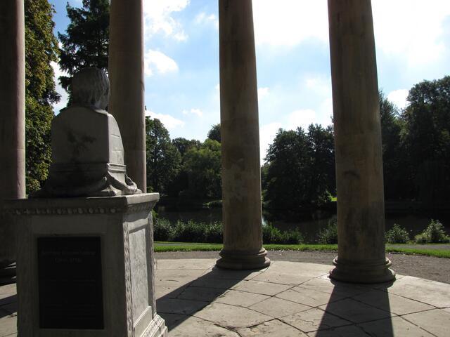 Im gleichnamigen Tempel hat Leibniz seinen Ehrenplatz erhalten.