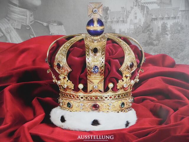 Auch wenn es bei uns seit Beendigung des Ersten Weltkrieges keine Monarchie mehr gibt und der Adelsstand abgeschafft wurde, so setzt sich doch der Welfen-Stammbaum weiter fort.