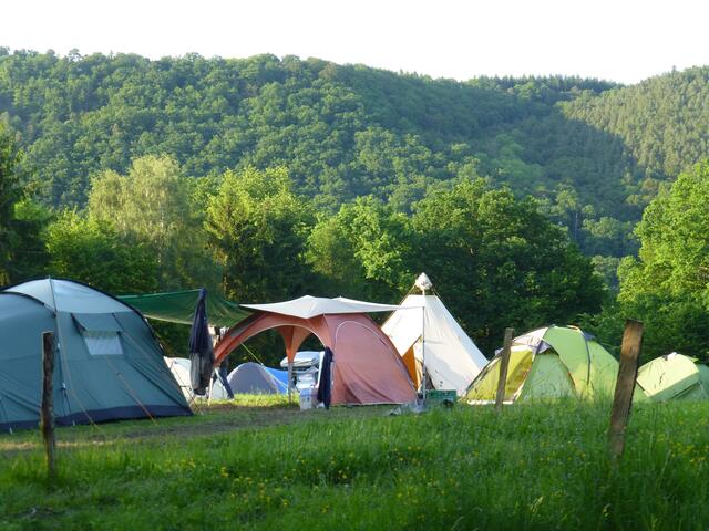 Auf das ehmaliges Haferfeld platz für Gruppen die rucksicht nehmen auf die Nachtbarn und die Natur lieben.