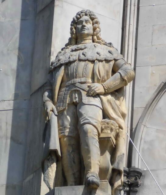 Der erste König aus dem Hause Hannover, der auch in England geboren wurde, war Georg III. (1738 - 1820). Er fühlte sich auch mehr als Brite als Hannoveraner. Auch besuchte er nie sein Stammland.