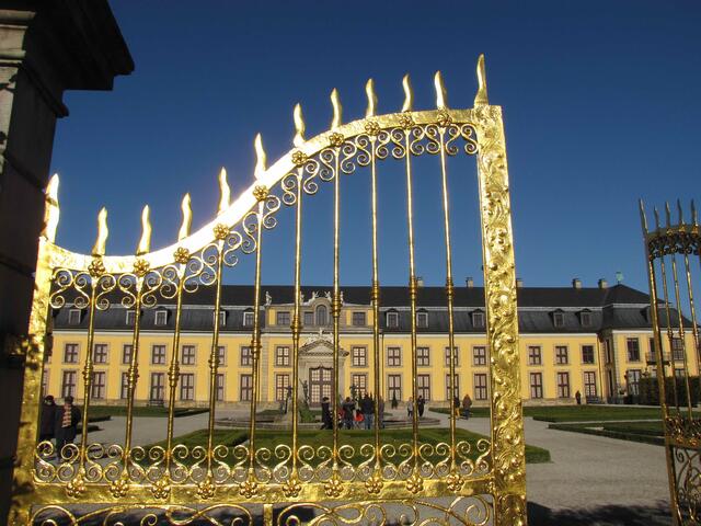 Aber auch an anderer Stelle wurden repräsentative Bauten errichtet.