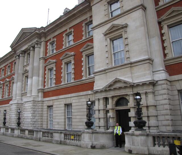 Vom Marineministerium in London aus wurden die Segelschiffe der mächtigen Flotte in die ganze Welt geschickt. Länder entdecken, Land in Besitz nehmen und Handel treiben waren ihre Order. (Einen guten Eindruck bekommt man über die Zeit der großen Segelschiffe, wenn man die Bücher von C.S. Forester über die Abenteuer des Horatio Hornblower liest.)