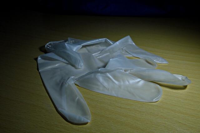 Der Gummihandschuh....