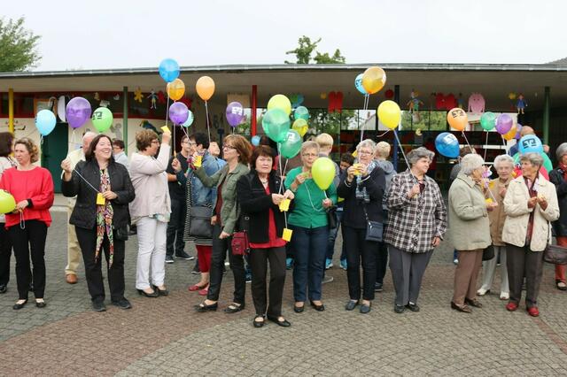 Zum GoSpecial-Jubiläum wurden Luftballons mit Grußkärtchen aufgelassen, für die Symbole auf den Ballons ist ein nicht näher bekannter Sponsor verantwortlich (29.06.2014)