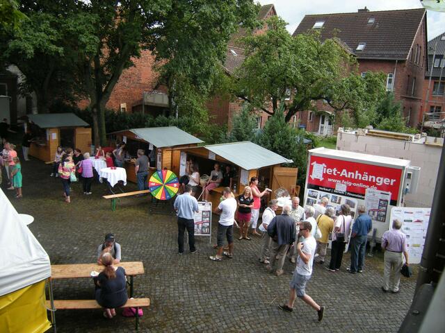 Andrang vor den Getränkebuden.