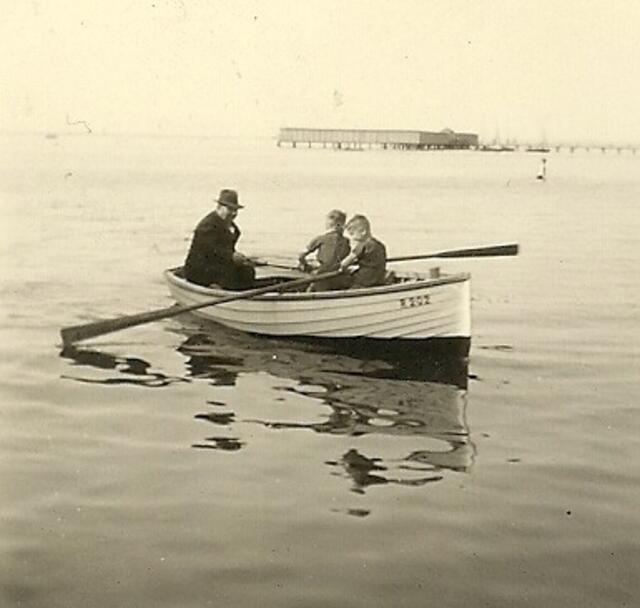 Beim Ruderunterricht auf der Kieler Förde vor Laboe.